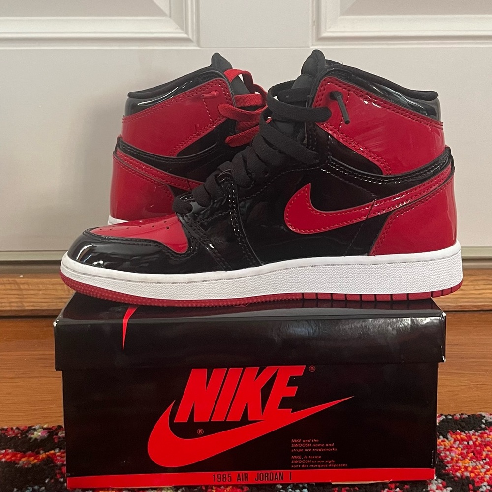 Nike Air Jordan 1 Mid patent bred. Men’s size 4
